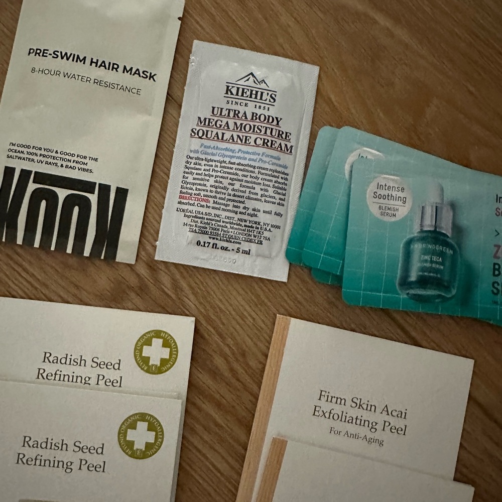Eminence Organic Skin Care Sample Pack - Assorted White & Cream Sachets - Picture 4 of 4